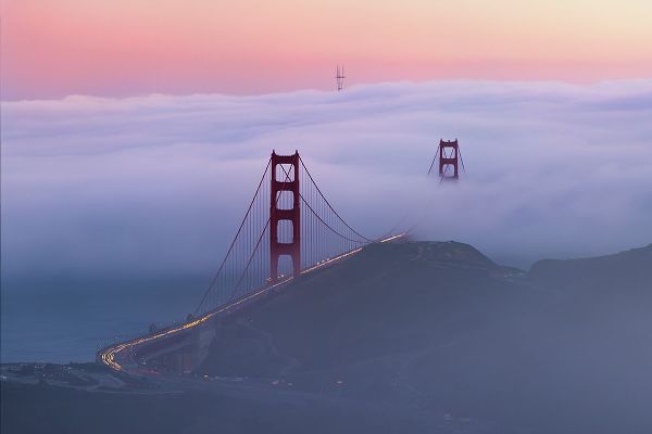 Donnahom 아티스트의 Sunset At Golden Gate Bridge작품입니다.