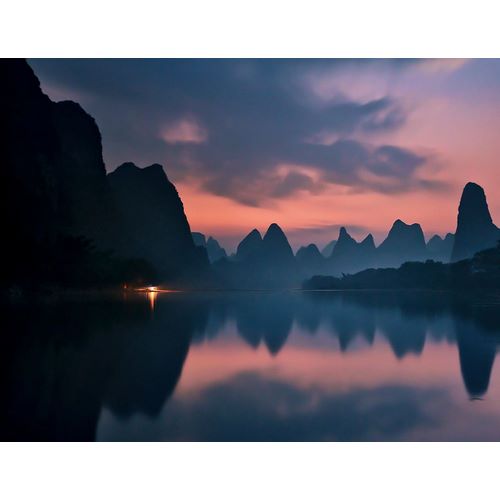 Zhang, Yan 아티스트의 The Dawn Of Li River작품입니다.
