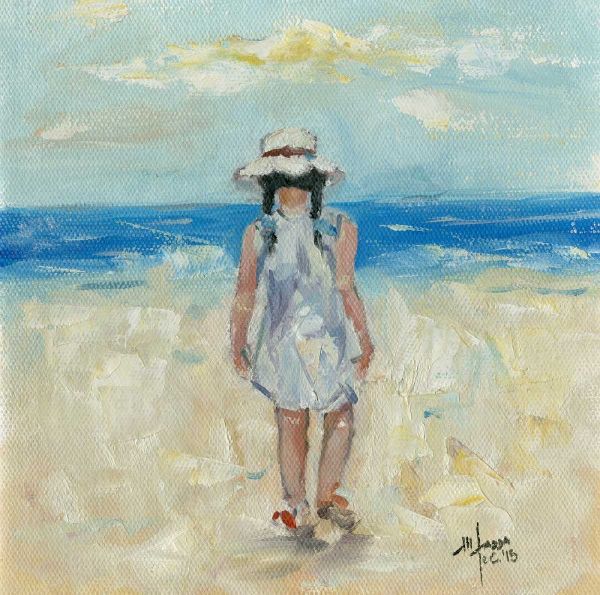 Little girl whit hat on the beach