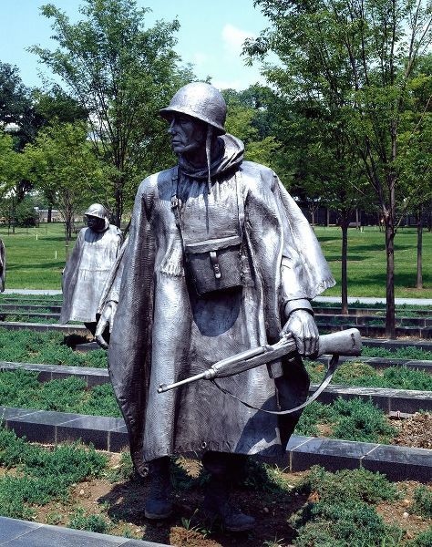 Highmith, Carol 아티스트의 Stainless-steel trooper on patrol at the Korean War Veterans Memorial, Washington, D.C. 작품