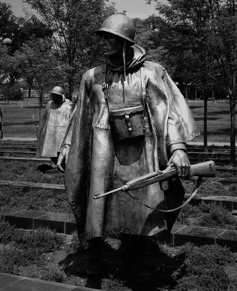 Highmith, Carol 아티스트의 Stainless-steel trooper on patrol at the Korean War Veterans Memorial, Washington, D.C. - Black an 작품