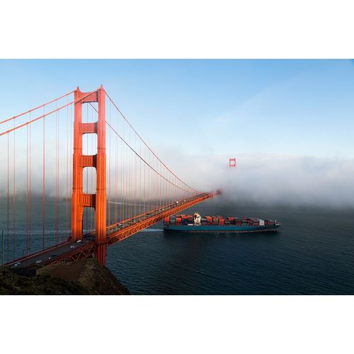 Highsmith, Carol 작가의 Fog rolls across the Golden Gate Bridge in San Francisco  작품