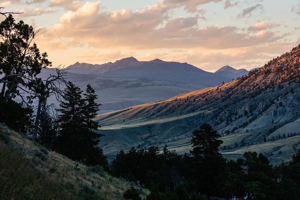 The Yellowstone Collection 작가의 Monitor Peak Sunset from Mammoth Hot Springs, Yellowstone National Park 작품