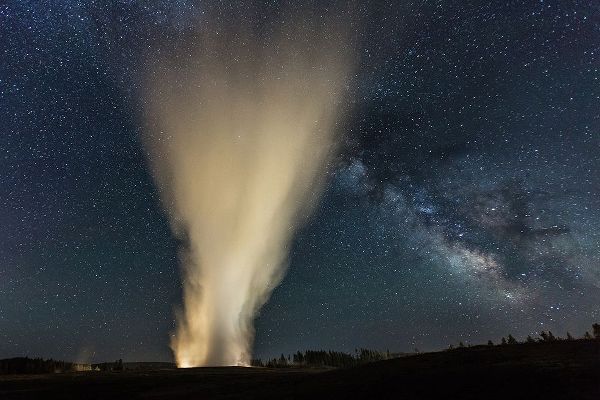 The Yellowstone Collection 작가의 Old Faithful and The Milky Way, Yellowstone National Park 작품