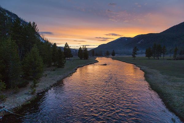 Herbert, Neal 작가의 Sunset on the Madison River, Yellowstone National Park 작품