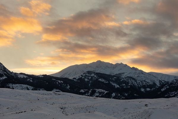 The Yellowstone Collection 작가의 Winter Sunset over Electric Peak, Yellowstone National Park 작품