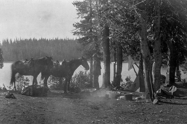 Vintage Photography 아티스트의 Forester in Camp with Horses작품입니다.