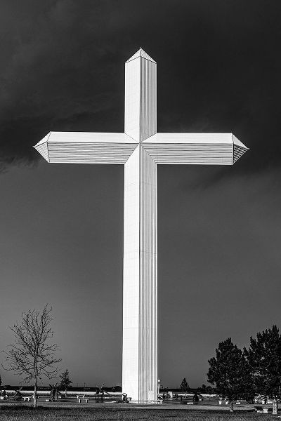 Highsmith, Carol 아티스트의 A 19 Story High Cross near Groom in Texas작품입니다.