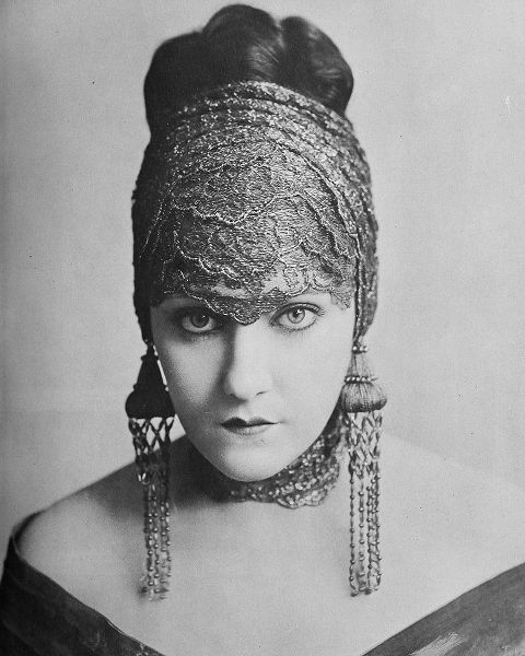 Vintage Hollywood Archive 아티스트의 Gloria Swanson, 1919작품입니다.