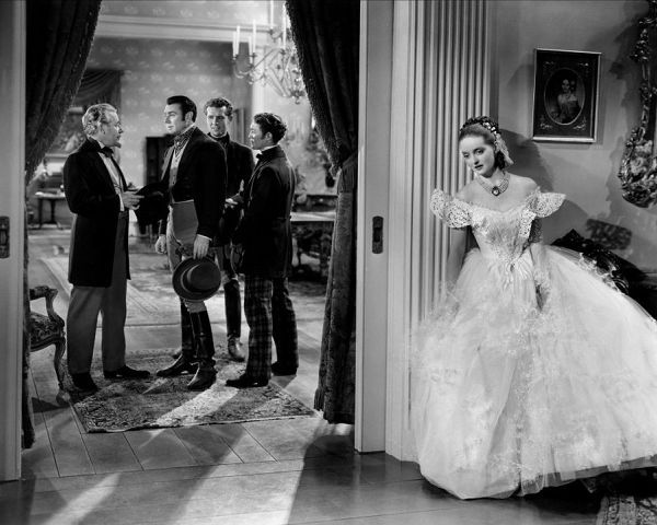 Vintage Hollywood Archive 아티스트의 Bette Davis in the 1938 film Jezebel 2작품입니다.