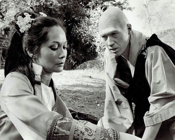 Vintage Hollywood Archive 아티스트의 David Carradine as Caine and Nancy Kwan Mayli Ho, Kung Fu, 1972작품입니다.
