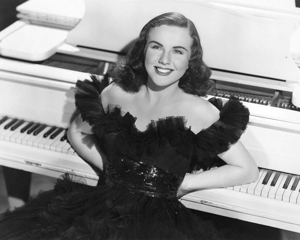 Vintage Hollywood Archive 아티스트의 Deanna Durbin, Ill be Yours, 1947작품입니다.