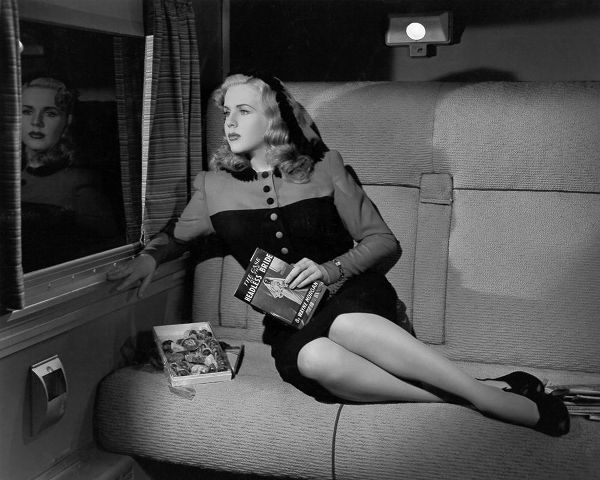 Vintage Hollywood Archive 아티스트의 Deanna Durbin, Lady on a Train, 1945작품입니다.