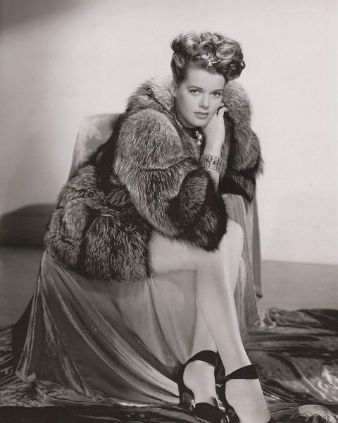 Vintage Hollywood Archive 아티스트의 Janis Paige by Bert, 1944작품입니다.