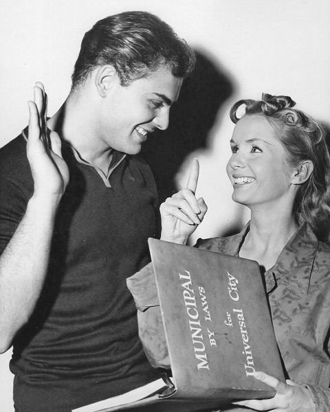 Vintage Hollywood Archive 아티스트의 John Saxon, Debbie Reynolds, 1957작품입니다.