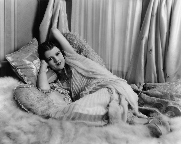 Vintage Hollywood Archive 아티스트의 June Collyer, Extravagance, 1930작품입니다.