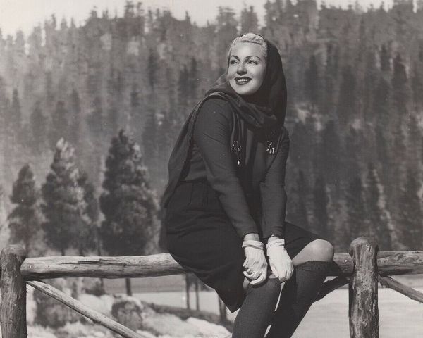 Vintage Hollywood Archive 아티스트의 Lana Turner, Weekend at the Wadorf, 1945작품입니다.