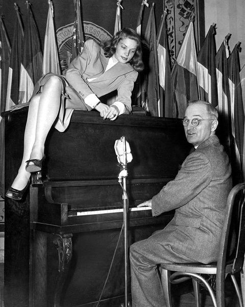 Vintage Hollywood Archive 아티스트의 Lauren Bacall, Harry Truman, 1945작품입니다.