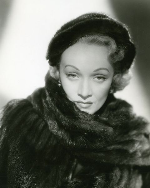 Vintage Hollywood Archive 아티스트의 Marlene Dietrich, No Highway in the Sky, 1951작품입니다.