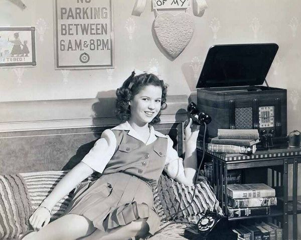 Vintage Hollywood Archive 아티스트의 Shirley Temple, Miss Annie Rooney, 1942작품입니다.